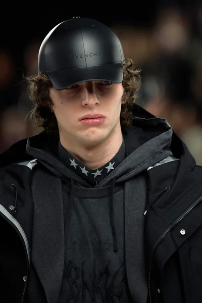 Look 34